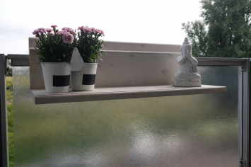 Steigerhouten balkontafel BLUSH – Balkontafel voor reling op maat